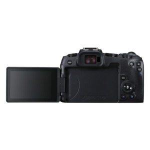 canon_rp_03 Canon EOS RP -järjestelmäkamera näkyy takaa LCD-näyttö vasemmalle käännettynä, ja sen oikealla puolella on useita painikkeita ja valitsimia sekä kuvioitu kahva.