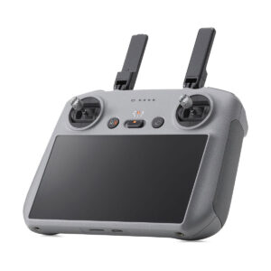 DJI RC 2 -ohjain on harmaa, ja siinä on kaksi antennia, kaksi ohjaussauvaa, useita painikkeita ja suuri sisäänrakennettu etunäyttö.