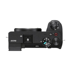 Sony A6700 -järjestelmäkamera - 100€ + 125€ kampanja, ylhäältä katsottuna kameran rungon tilavalitsin, virtakytkin, suljinpainike, säätöpyörä ja eri painikkeet.