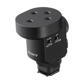 Sony ECM-M1 -mikrofoni on musta kameramikrofonisovitin, jonka yläosassa on kolme pyöreää porttia, sivusäätökytkimet ja pohjassa hot shoe -kiinnike, jonka avulla se on helppo kiinnittää kameraan.