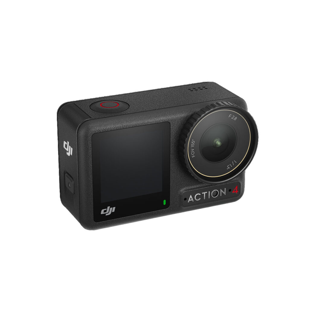 DJI_Osmo_Action_4_Standard_Combo_001 Musta DJI Osmo Action 4 Standard Combo -toimintakamera, jossa on etunäyttö, laajakulmaobjektiivi ja ylä-/sivupainikkeet, kuvattuna kulmasta, jotta sen brändi ja kompakti muotoilu tulevat esiin.