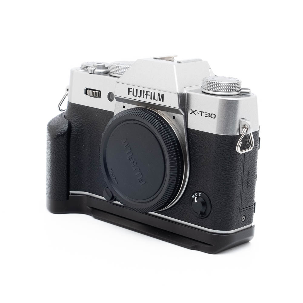 Fujifilm X-T30-5 Fujifilm X-T30 Hopea (+ L-rauta, SC 500, sis.ALV24%) - Käytetty