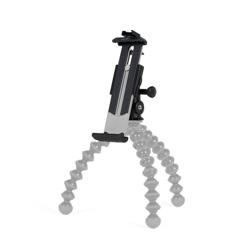 Joby GripTight Pro 2 -tablettiteline seisoo pystyasennossa valkoista taustaa vasten, ja siinä on segmentoidut joustavat jalat ja säädettävä pidike tableteille.