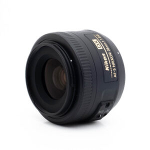 Nikon 50mm f18G-2-4 Nikon AF-S Nikkor 35mm f/1.8 G DX - Käytetty