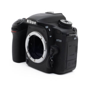 Nikon D7500 (SC 29500, Kunto K5) - Käytetty