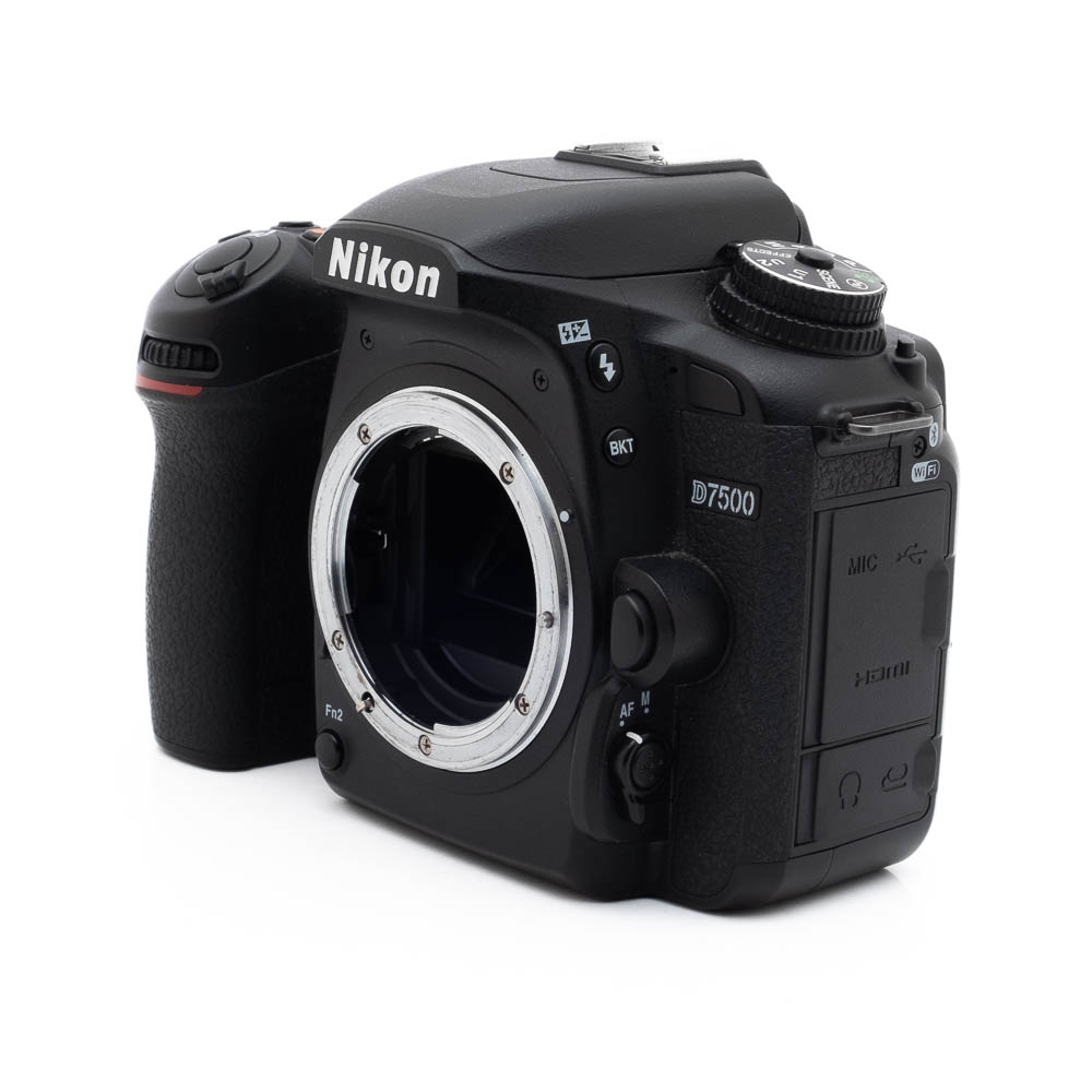 Nikon D7500 (SC 29500, Kunto K5) - Käytetty