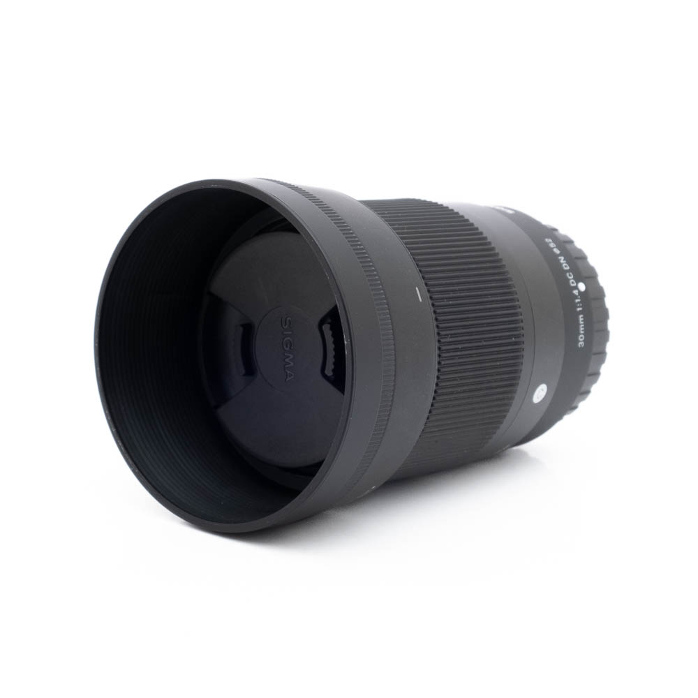Sigma 30mm f14 DC DN Fuji-3 Sigma 30mm f/1.4 DC DN C Fujifilm (sis.ALV24%, Kunto K5) - Käytetty