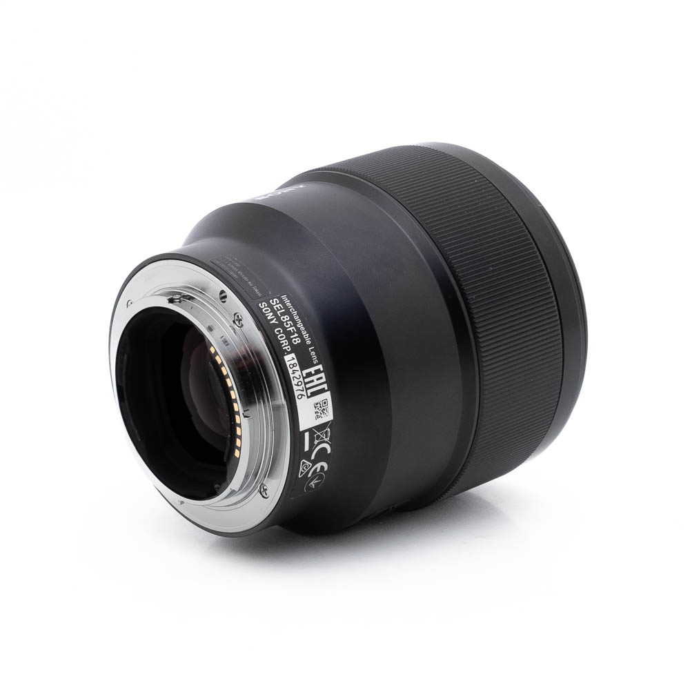 Sony FE 85mm f18-1-3 Sony FE 85mm f/1.8 (Kunto K5) - Käytetty