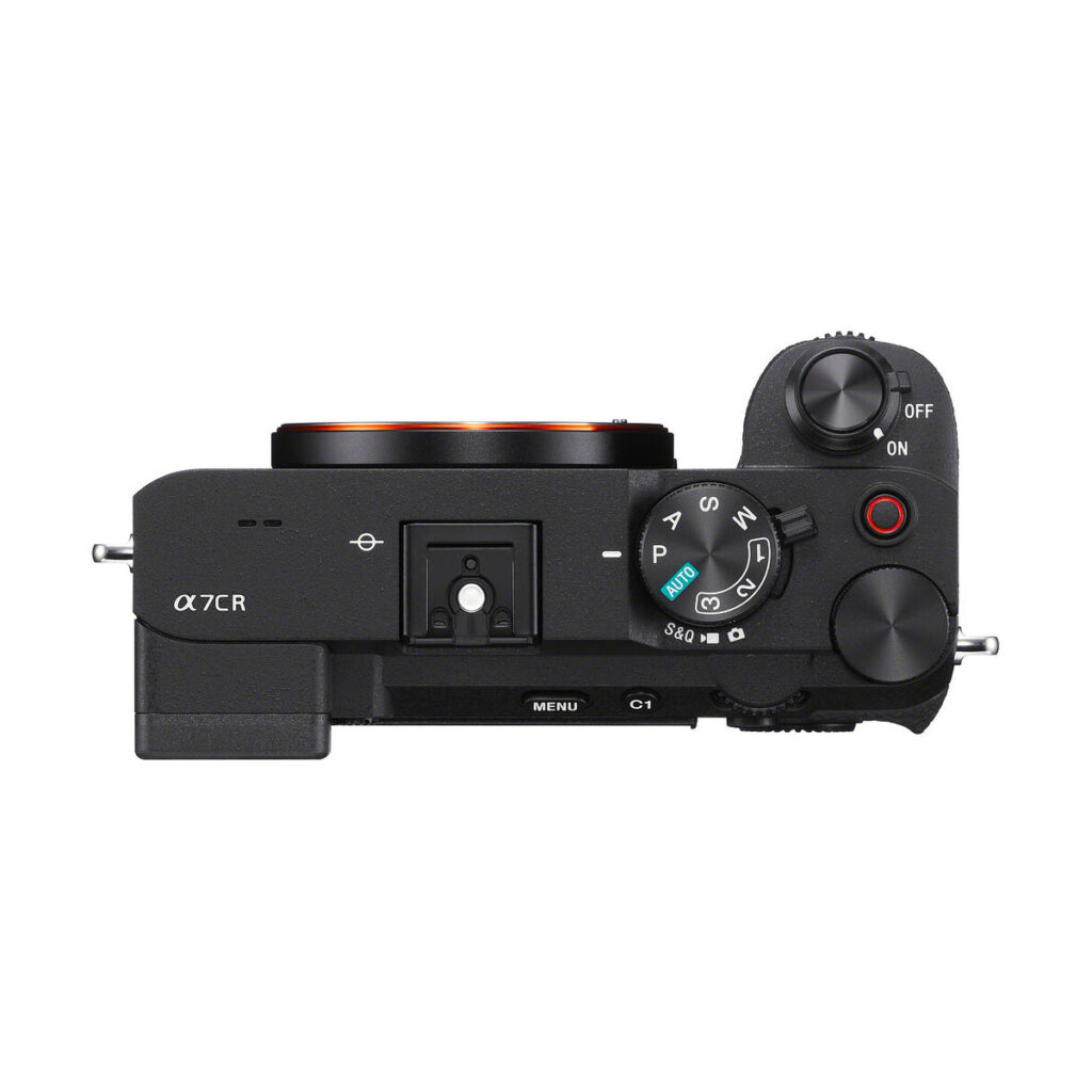 Sony A7CR -järjestelmäkamera, musta - 200€ käteispalautus, ylhäältä katsottuna, jossa näkyvät säätimet, painikkeet ja objektiivin kiinnitys ilman kiinnitettyä objektiivia.