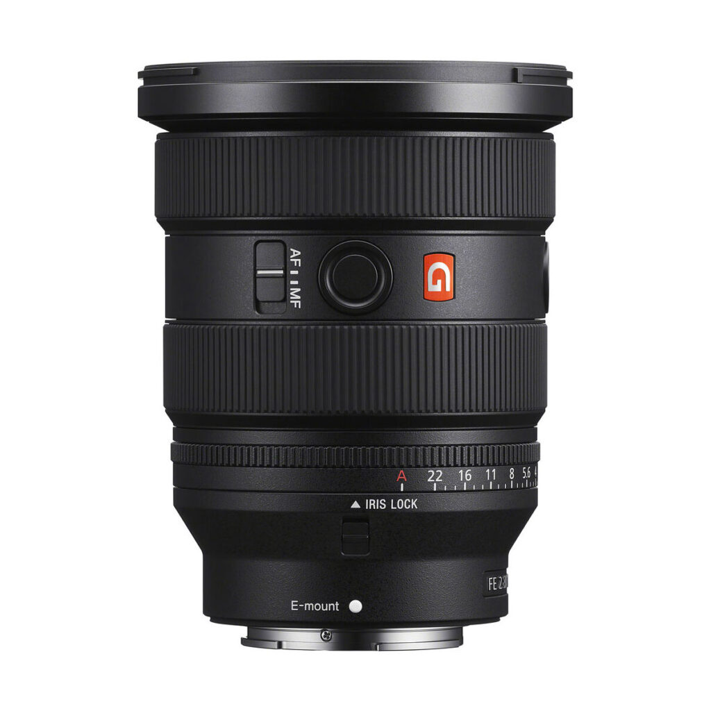 sony_16-35mm_GM_II_03 Mustassa Sony FE 16-35mm f/2.8 GM II -objektiivissa on tarkennus- ja zoomausrenkaat, merkityt säätimet, aukkorengas, Sony G Master -logo, E-mount-merkintä, AF/MF-kytkin ja iirislukko.