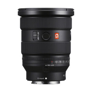 sony_16-35mm_GM_II_03 Mustassa Sony FE 16-35mm f/2.8 GM II -objektiivissa on tarkennus- ja zoomausrenkaat, merkityt säätimet, aukkorengas, Sony G Master -logo, E-mount-merkintä, AF/MF-kytkin ja iirislukko.