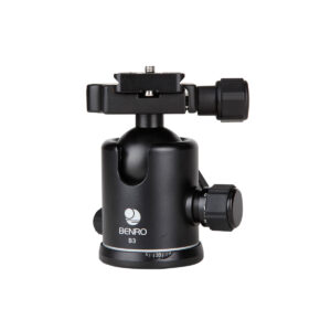 Benro_B3_001 Against a white background, you can see the Benro B3 ball head with PU60 quick release plate with adjustment knobs and a mounting plate for the camera support.