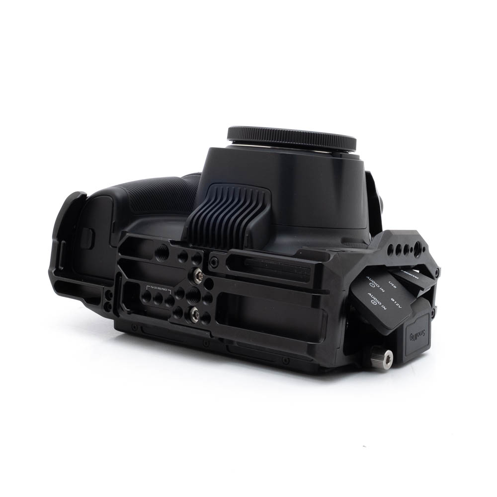 Blackmagic 6k Pro-1-2 Blackmagic Pocket Cinema Camera 6K Pro + Cage - Käytetty
