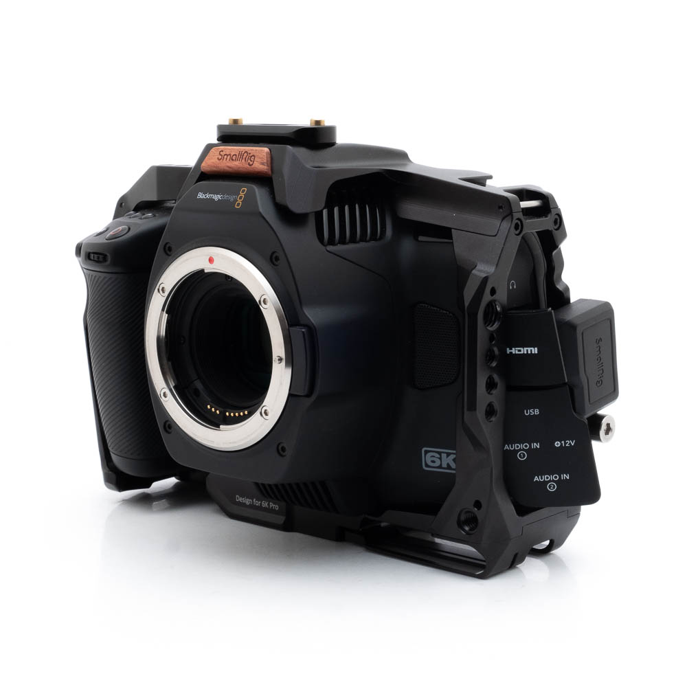 Blackmagic 6k Pro-4-2 Blackmagic Pocket Cinema Camera 6K Pro + Cage - Käytetty