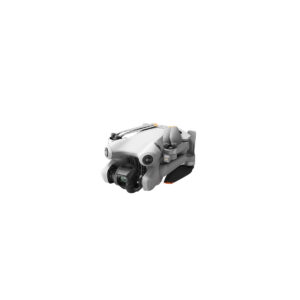 DJI_mini4pro_002 DJI Mini 4 Pro -lennokki näkyy taitettuna, ja siinä on näkyvissä kameran linssi, anturit, mustat potkurivarret ja valkoinen runko valkoista taustaa vasten.