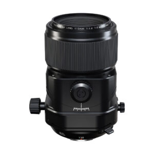FujiFilm_Fujinon_110mm_GF_TS_001 Musta Fujifilm Fujinon GF 110mm f/5.6 T/S -objektiivi, jossa on säätönupit, näkyy pystyssä valkoisella taustalla.