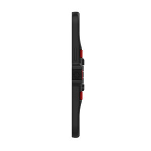 Joby-StandPoint-iPhone-12-Pro-Max-2 Joby StandPoint iPhone 12 Pro Max - kotelo on ohut, musta suorakulmainen kotelo sivulta kuvattuna, jossa on punaiset painikkeet ja keskusliitin, jota korostavat pienet pyöreät yksityiskohdat.