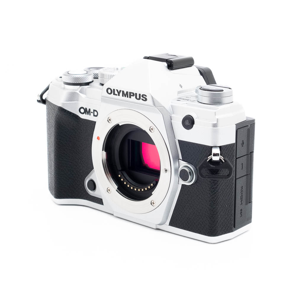 Olympus OM-D E-M5 III-4 Olympus OM-D E-M5 Mark III (SC 550, Kunto K5) - Käytetty