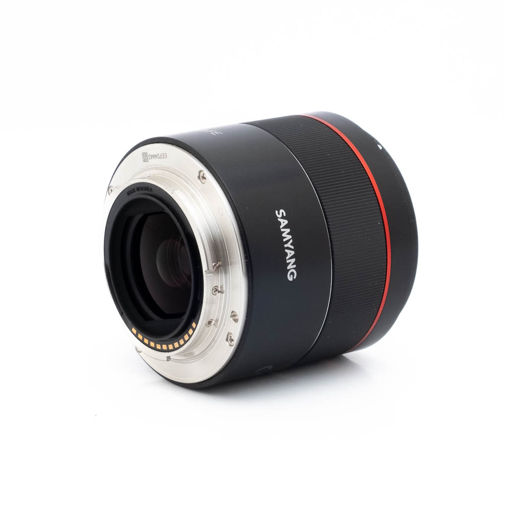 Samyang 45mm f18 Sony-1 Samyang AF 45mm f/1.8 Sony E (Kunto K5) - Käytetty
