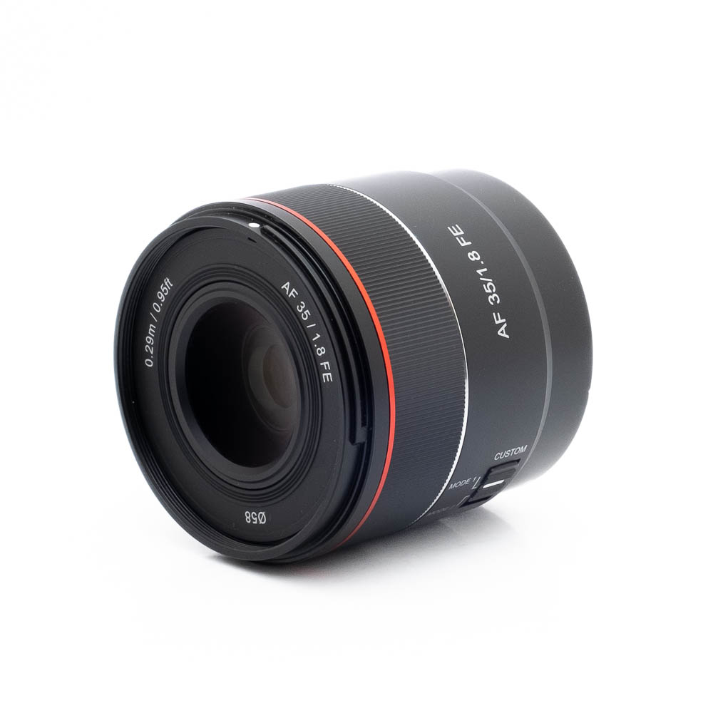 Samyang AF 35mm f18 FE-2 Samyang AF 35mm f/1.8 Sony E (Kunto K5) - Käytetty