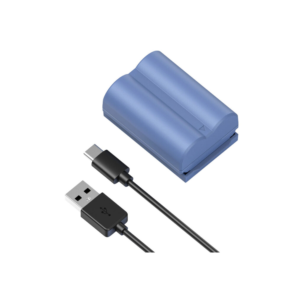 SmallRig_2466_001 SmallRig 4266 USB-C ladattava kamera-akku NP-W235, kuvassa valkoisella pohjalla, ja sen vieressä on USB-C- ja USB-A-latauskaapeli.