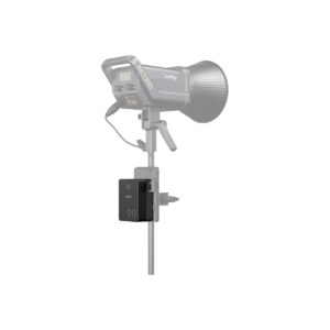 SmallRig_4292_007 The SmallRig 4292 VB99 Pro mini V-Mount battery is attached to a studio light on a stand, and its digital display shows "99", all against a white background.