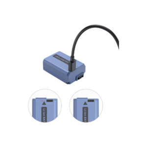 SmallRig_4330_005 Sininen SmallRig 4330 USB-C ladattava kamera-akku NP-FW50-sovitin, johon on liitetty musta kaapeli. Kahdessa lähikuvassa näkyy akun LED-merkkivalot, joista toisessa on merkintä "Li-ion BAT", toisessa punainen ja toisessa vihreä.