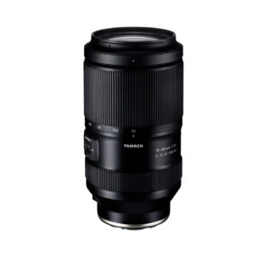 Tamron_70-180_GN_002 The black Tamron 70-180mm F/2.8 Di III VC VXD G2 lens for the Sony E is displayed vertically on a white background, with zoom and focus rings and brand text.