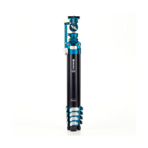 Benro_Cyanbirdalu_008 The Benro Cyanbird Aluminium Tripod + FS20PRO head stands upright when folded on a white base and showcases a blue and black design with metallic accents and a ball head with adjustment knobs.
