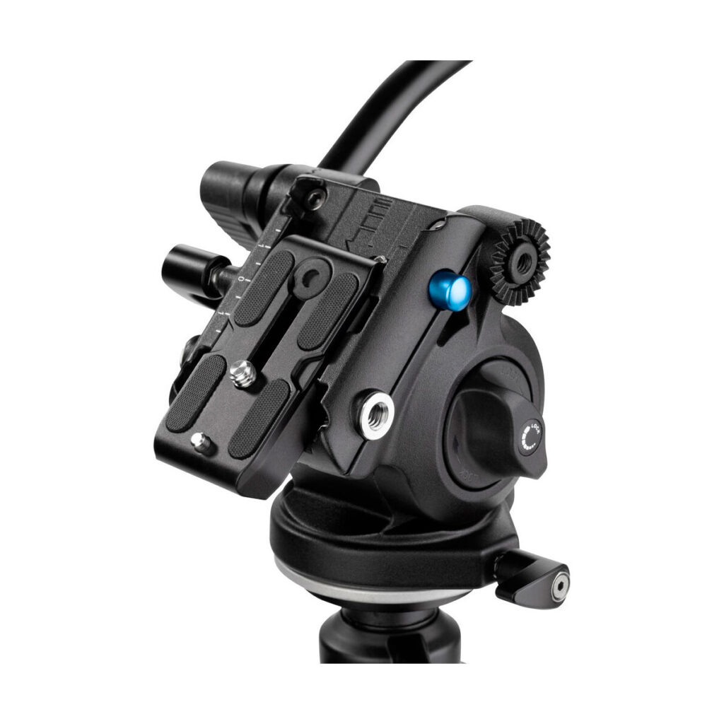 Benro_S2PRO_006 A close-up of the Benro S2PRO video head – in black, featuring adjustment knobs, a quick-release plate and a pan handle – set against a white background.