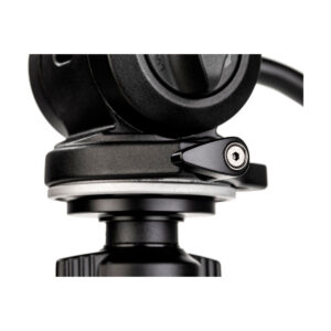 Benro_S2PRO_007 A close-up of the Benro S2PRO video head – the video head has a black, textured metal finish, featuring a locking lever and a tightening knob that highlight the tripod head’s adjustment and clamping mechanism.