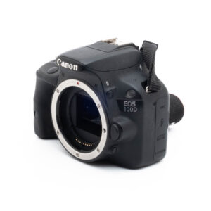 Canon 100D 2475-4 Käytetty Fujinon GF 50mm f/3.5 R LM WR -objektiivi (sis.ALV24%) näytetään edestä ja sivulta, ja siinä korostuvat säätimet ja kiinnitys.