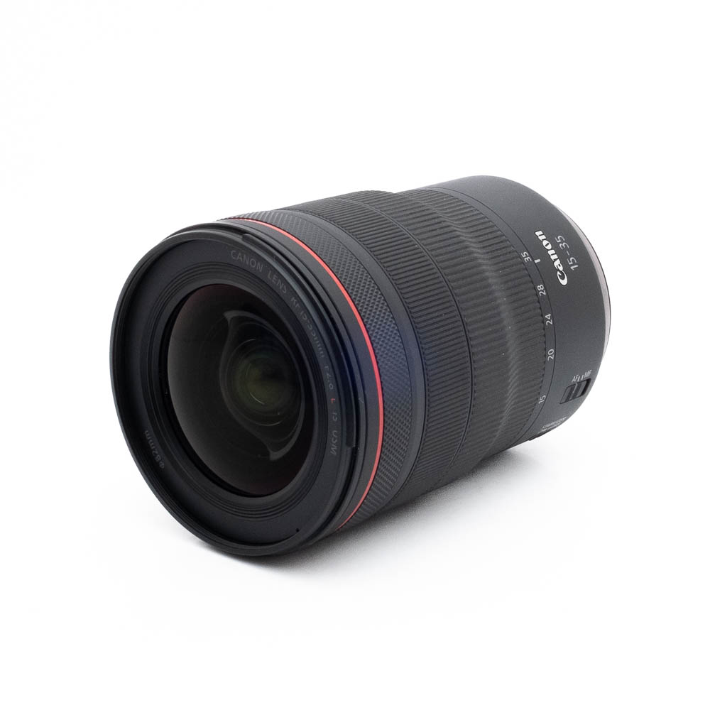 Fujinon GF 50mm f/3.5 R LM WR (sis.ALV24%) - Käytetty kameraobjektiivi on esitetty valkoisella taustalla korostaen sen kompaktia muotoilua, suurta etulasielementtiä ja kuvioitua tarkennusrengasta.