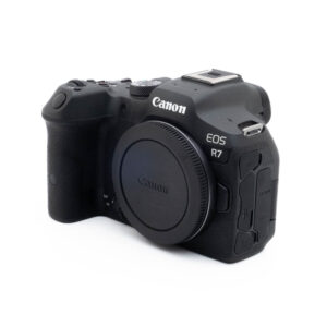 Käytetty Fujinon GF 50mm f/3.5 R LM WR -objektiivi (sis.ALV24%) näkyy pienestä kulmasta, ja siinä näkyy tuotenimi ja säätörengas sivulla.
