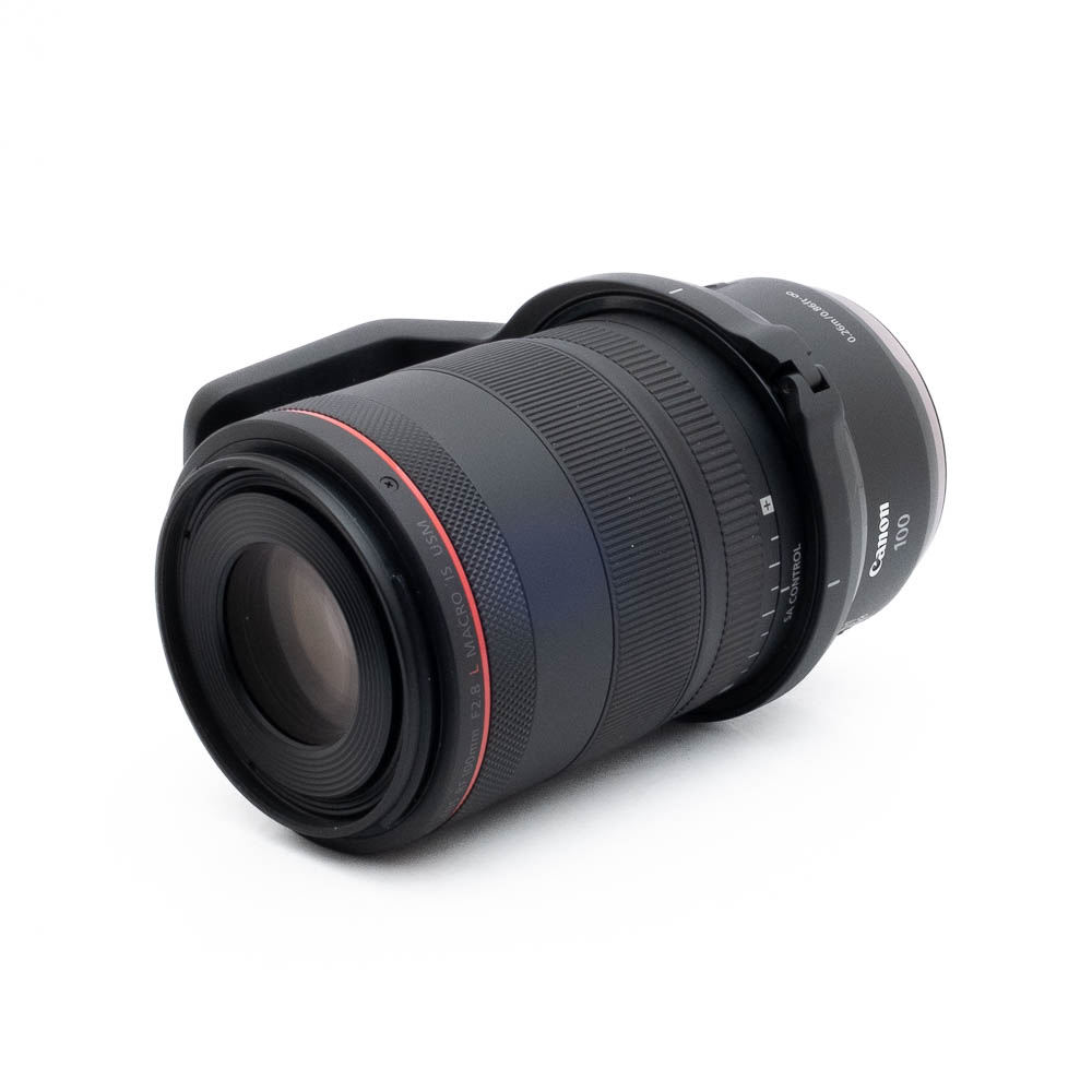 Fujinon GF 50mm f/3.5 R LM WR (sis.ALV24%) - Käytetty -objektiivi kyljellään valkoista taustaa vasten.