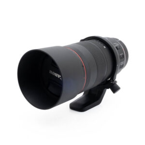 Fujinon GF 50mm f/3.5 R LM WR -objektiivi (sis.ALV24%) - Käytetty, kuvattu valkoisella pohjalla, jossa on tarkennusrengas ja useita kytkimiä.