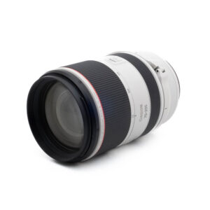 Fujinon GF 50mm f/3.5 R LM WR (sis.ALV24%) - Käytetty kameran objektiivi lepää kyljellään valkoista taustaa vasten.