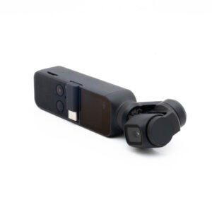 DJI Osmo Pocket 2-1 Fujinon GF 50mm f/3.5 R LM WR (sis.ALV24%) - Käytetty objektiivi, joka on kompakti ja musta ohjausrenkailla, on kuvattu valkoisella taustalla.