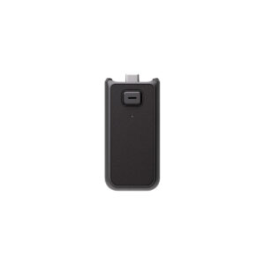 DJI_Osmo_3_003 DJI Osmo Pocket 3:n akkukahva -akkukahva, musta ja suorakulmainen, sisältää pienen USB-C-liittimen yläosassa ja sen alapuolella olevan painikkeen, joka on keskitetty valkoista taustaa vasten.