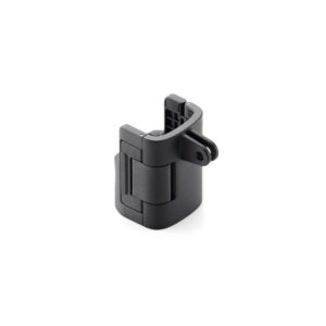 DJI Osmo Pocket 3 Expansion Adapter -lisävaruste on musta, kompakti muovinen kiinnike, jossa on sarana ja kiinnitysaukko lisävarusteiden kiinnittämistä varten, kuvassa valkoisella pohjalla.