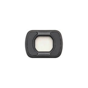 DJI Osmo Pocket 3 Wide-Angle Lens -laajakulmalinssi on musta, suorakulmainen objektiivi, jossa on pehmeä pehmustettu reuna ja keskiaukko, kuvassa valkoista taustaa vasten.