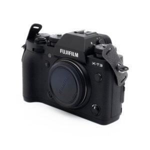Fuji X-T3-5-2 Fujinon GF 50mm f/3.5 R LM WR (sis.ALV24%) - Käytetty objektiivi, jossa on kompakti muotoilu ja säänkestävyys, kuvattuna kuvakulmasta, jossa korostuu säätörengas ja laadukas viimeistely.