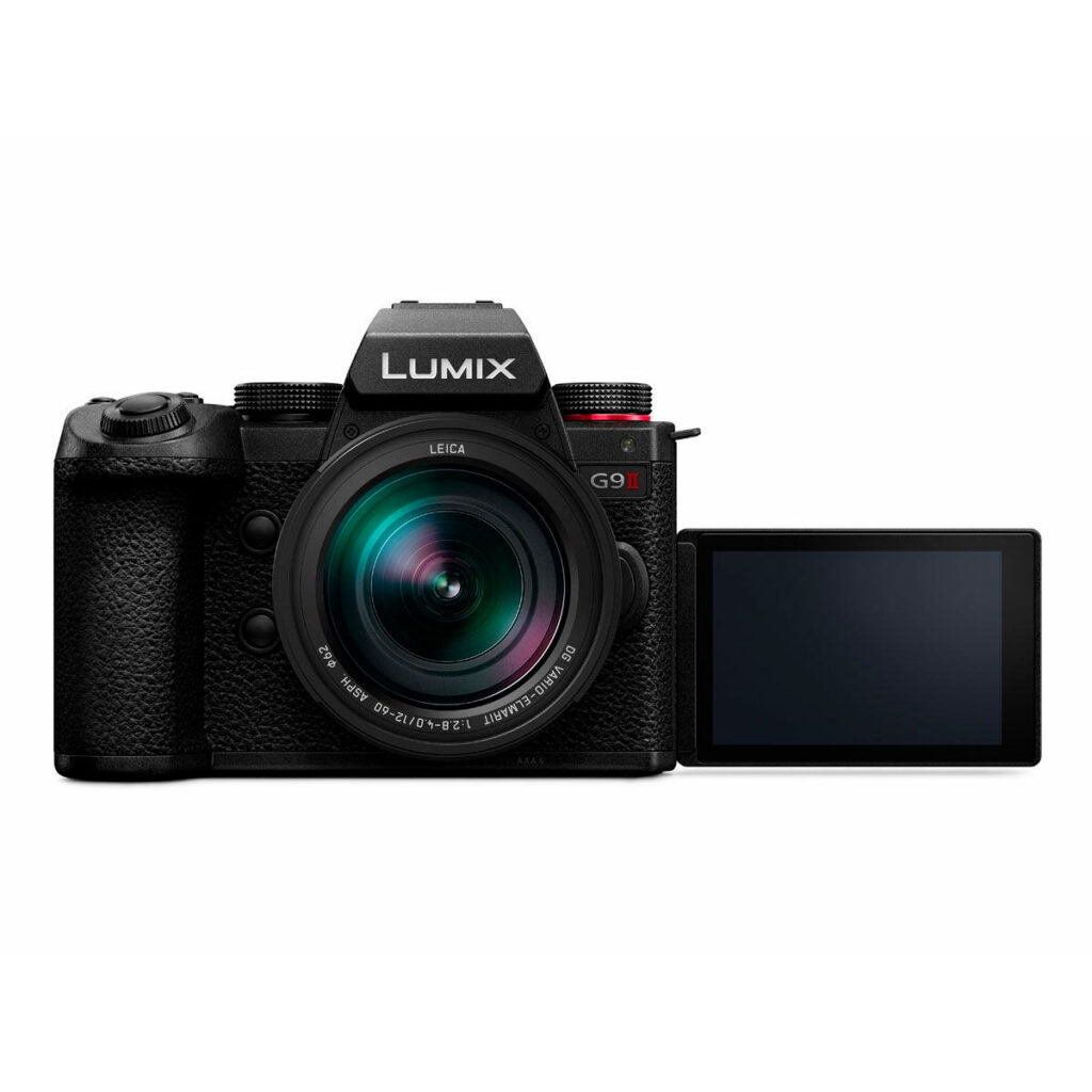 Lumix_G9II_12-60mm_003 Panasonic Lumix G9 II + 12-60mm LEICA F2.8-4.0 Kit -kameran LCD-näyttö on käännetty oikealle puolelle, ja siinä näkyy tyhjä näyttö.