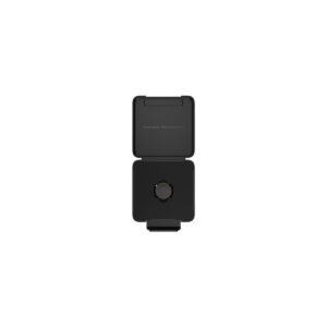 PP_CP_OsmoPocket3_002 Musta, neliön muotoinen PolarPro Osmo Pocket 3 Circular Polarizer Filter -pyöröpolarisaatiosuodin istuu keskellä valkoisella taustalla, ja sen saranoitu kansi on auki, jotta sen sisällä oleva pyöreä suodatin näkyy. "CAPTURE EXPRESSION" on kohokuvioitu sisäkanteen.