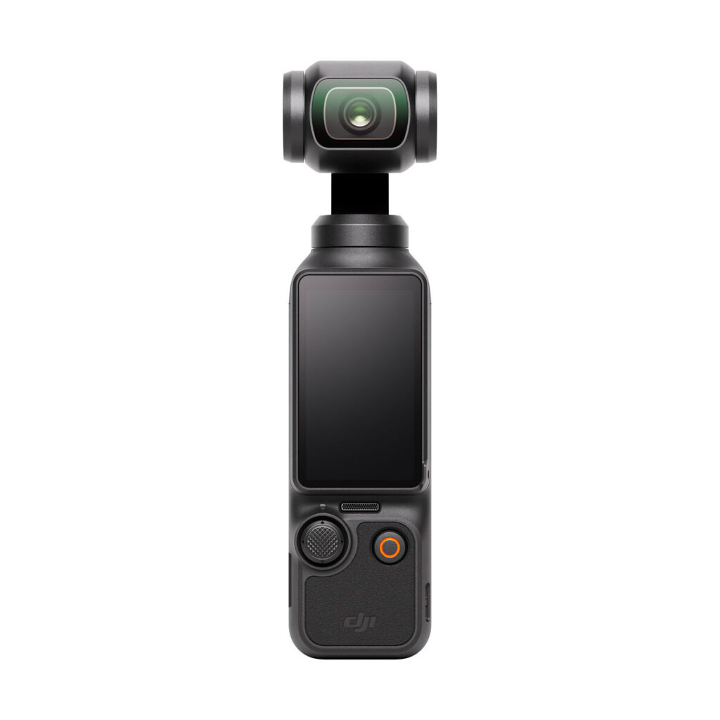 dji_osmo_pocket_3_04 DJI Osmo Pocket 3 -videokamera on kompakti musta käsikamera, jossa on yläosassa gimbaalikiinnitteinen objektiivi, suuri keskusnäyttö ja näytön alapuolella olevat ohjauspainikkeet.