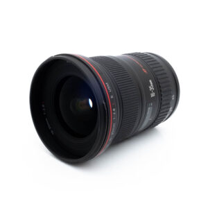 Canon 16-35mm f28 L II USM-2 Nikon Nikkor Z MC 105mm f/2.8 VR S -objektiivi (Kunto K5, Käytetty) näkyy valkoisella pohjalla, ja siinä on yksityiskohtaiset tarkennusrenkaat ja zoomausrenkaat, joissa on selkeät merkinnät.