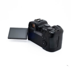 Canon R6 0779-3 Nikon Nikkor Z MC 105mm f/2.8 VR S (Kunto K5) - Käytetty -objektiivi kuvattuna takaa ja sivulle käännetty nivelletty LCD-näyttö valkoista taustaa vasten.