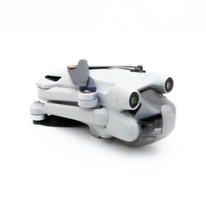DJI Mini-5 Käytetty Nikon Nikkor Z MC 105mm f/2.8 VR S (Kunto K5) -objektiivi, jossa on tyylikäs musta viimeistely ja yksityiskohtaiset säätimet valkoisella taustalla.