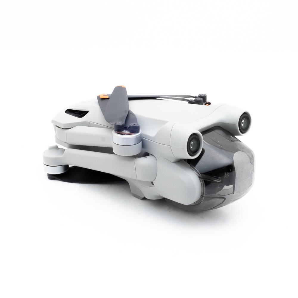 DJI Mini-5 Käytetty Nikon Nikkor Z MC 105mm f/2.8 VR S (Kunto K5) -objektiivi, jossa on tyylikäs musta viimeistely ja yksityiskohtaiset säätimet valkoisella taustalla.