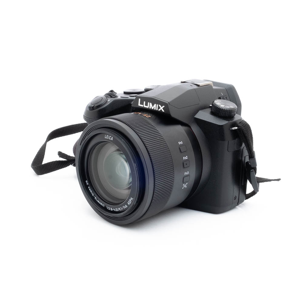 Lumix -4 Nikon Nikkor Z MC 105mm f/2.8 VR S (Kunto K5) -objektiivi (käytetty) näkyy valkoisella taustalla.